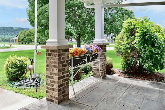705 14th St, Wabasha, MN 55981 - view of covered porch