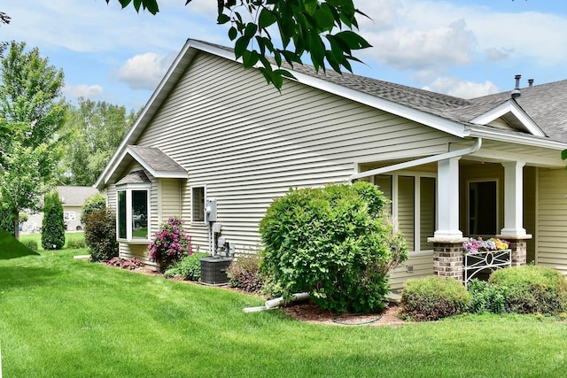 705 14th St, Wabasha, MN 55981 - view of property exterior featuring a shingled roof and a yard