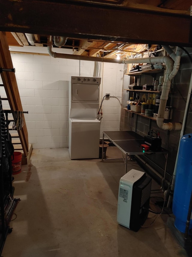 76683 Long Lake Rd, Kettle River Twp, MN 55795 - unfinished basement featuring a water pressure tank, washer / dryer, and concrete block wall