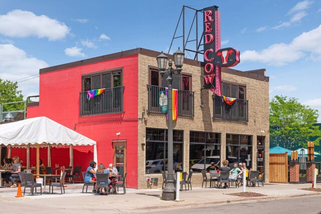 681 Dayton Ave, Saint Paul, MN 55104 - view of building exterior