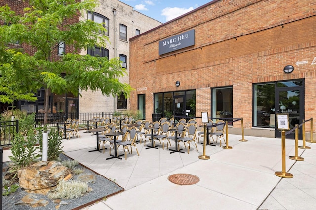 681 Dayton Ave, Saint Paul, MN 55104 - view of patio / terrace