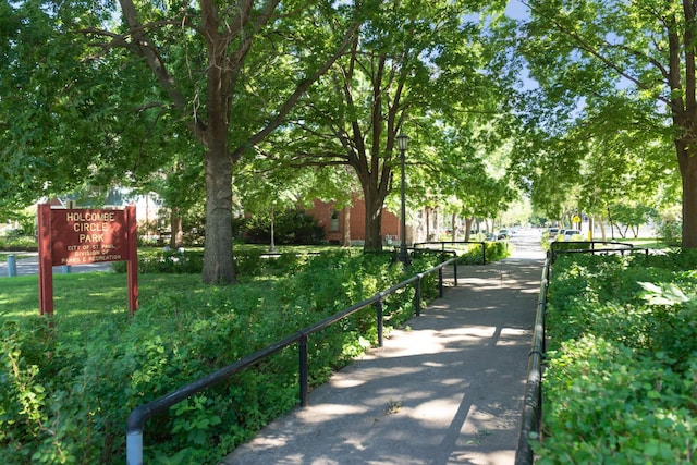 681 Dayton Ave, Saint Paul, MN 55104 - view of home's community