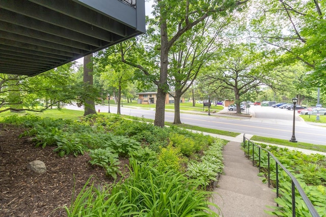 1269 Cleveland Ave N Unit 2B, Saint Paul, MN 55108 - view of yard