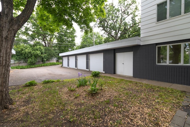 1269 Cleveland Ave N Unit 2B, Saint Paul, MN 55108 - view of garage