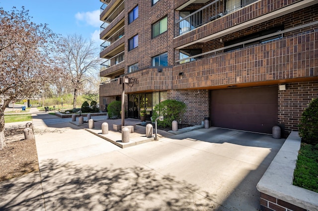 2885 Knox Ave S Unit 202, Minneapolis, MN 55408 - view of property with driveway and a garage