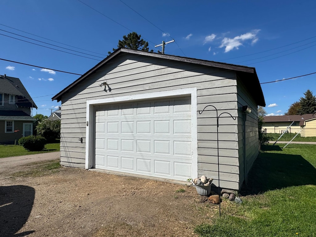 115 7th Ave S, Crookston, MN 56716 - view of detached garage