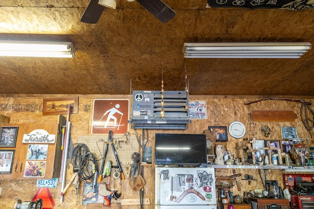 115 7th Ave S, Crookston, MN 56716 - kitchen with a ceiling fan