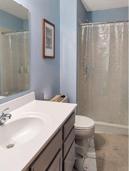 861 Lake Susan Dr, Chanhassen, MN 55317 - full bath with vanity and a shower with curtain