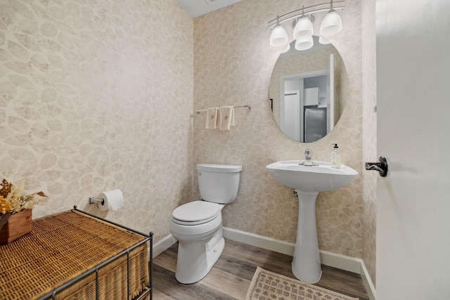4345 Merrimac Ln N Unit 7, Plymouth, MN 55446 - bathroom with wood finished floors, toilet, baseboards, and a sink