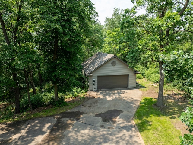 3250 Wild Turkey Ln, Red Wing, MN 55066 - view of front facade featuring an outdoor structure and driveway