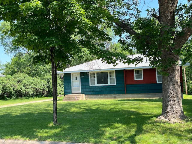 757 111th Ave NW, Coon Rapids, MN 55448 - view of front facade featuring a front yard