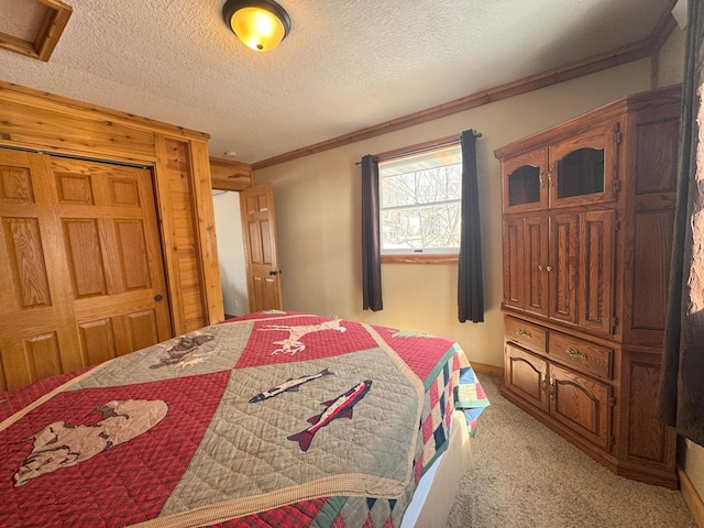 13150 Maple Circle Dr SE, Hudson Twp, MN 56334 - bedroom with light colored carpet, ornamental molding, a textured ceiling, and a closet