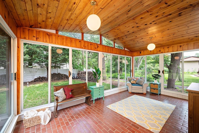 135 Glen Creek Rd NE, Fridley, MN 55432 - sunroom / solarium with vaulted ceiling