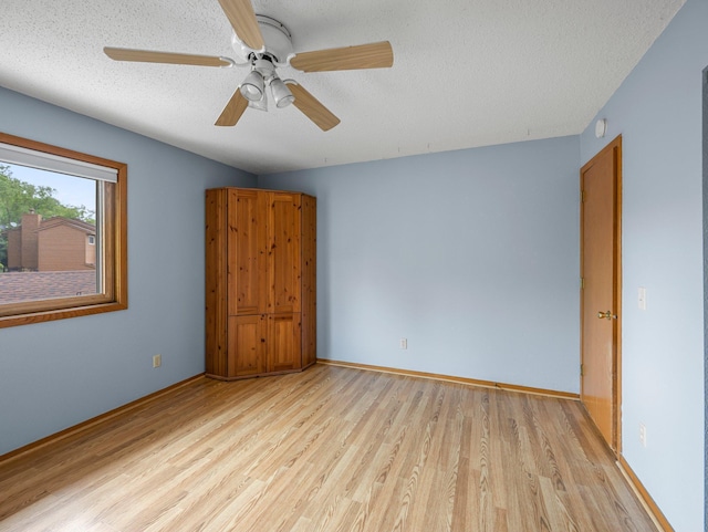1626 Raindrop Dr, Eagan, MN 55121 - empty room featuring light wood-type flooring, a textured ceiling, and ceiling fan