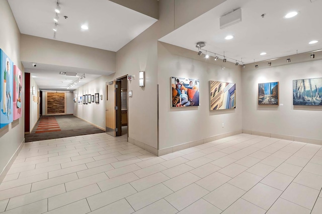 215 10th Ave S Unit 425, Minneapolis, MN 55415 - building lobby with recessed lighting