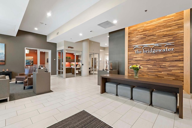 215 10th Ave S Unit 425, Minneapolis, MN 55415 - building lobby featuring recessed lighting