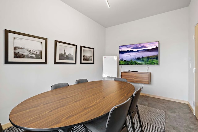 215 10th Ave S Unit 425, Minneapolis, MN 55415 - dining room with baseboards