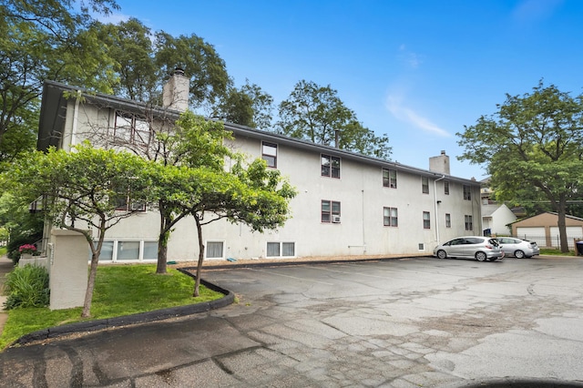 666 Ashland Ave Unit 5, Saint Paul, MN 55104 - view of property featuring uncovered parking