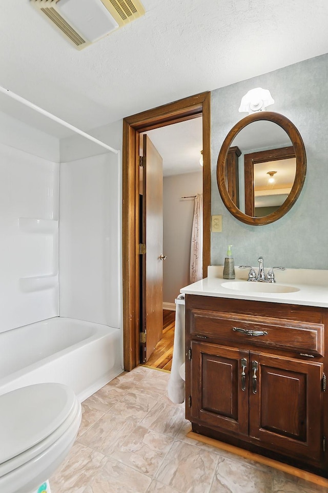 1206 2nd St W, Hastings, MN 55033 - bathroom with toilet, vanity, and washtub / shower combination