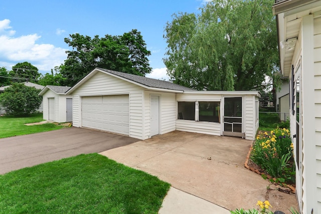 1206 2nd St W, Hastings, MN 55033 - view of front of home featuring a garage and roof with shingles
