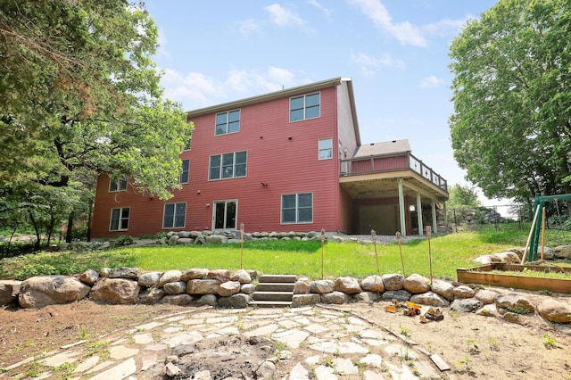 904 Ridgecrest Dr, Carver, MN 55315 - rear view of house featuring a lawn