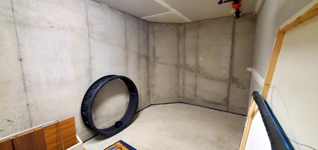 1805 3rd Ave S Unit 102, Minneapolis, MN 55404 - unfinished below grade area featuring water heater