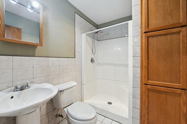14737 Endicott Way, Apple Valley, MN 55124 - full bathroom with tile walls, a shower stall, toilet, and a sink