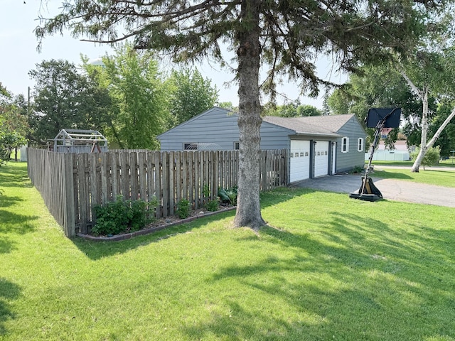 810 Division St, Elbow Lake, MN 56531 - view of yard featuring driveway