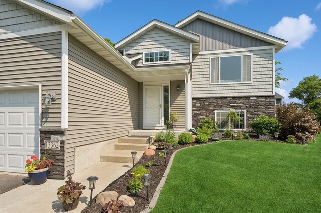 13362 Jefferson St, Becker, MN 55308 - view of front facade featuring stone siding and a front yard