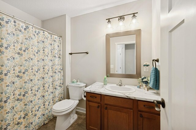 13362 Jefferson St, Becker, MN 55308 - full bathroom with vanity, toilet, curtained shower, and baseboards