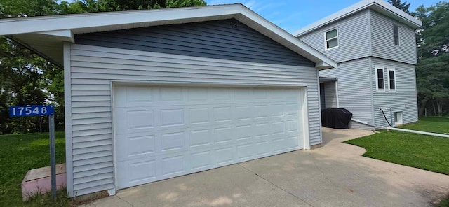 17548 749th Ave, Albert Lea Twp, MN 56007 - view of front of property with an outdoor structure and a front yard
