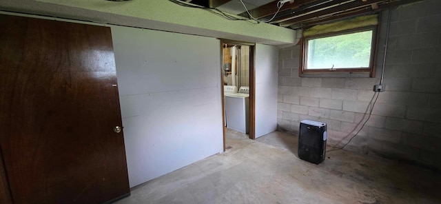17548 749th Ave, Albert Lea Twp, MN 56007 - below grade area featuring washing machine and clothes dryer