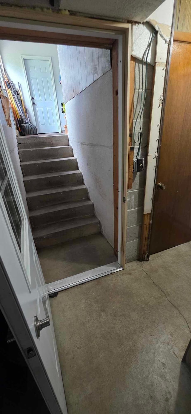 17548 749th Ave, Albert Lea Twp, MN 56007 - staircase with concrete floors