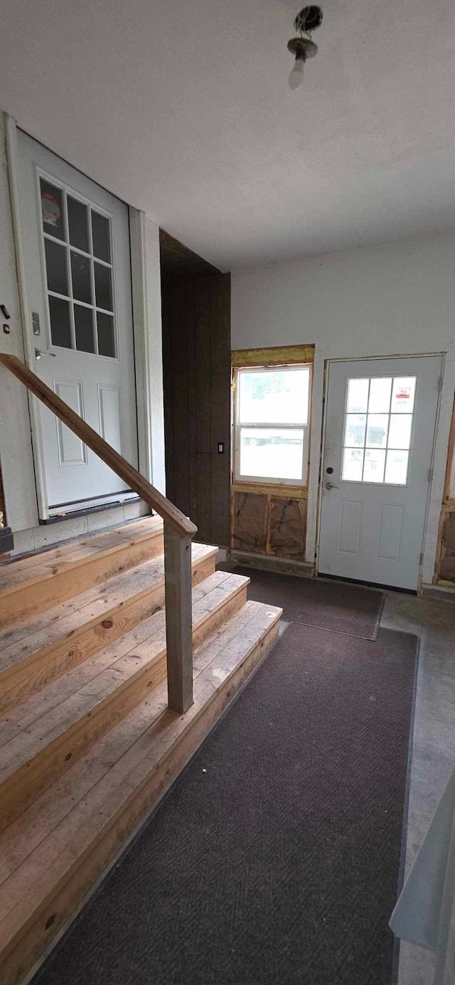17548 749th Ave, Albert Lea Twp, MN 56007 - foyer featuring stairway