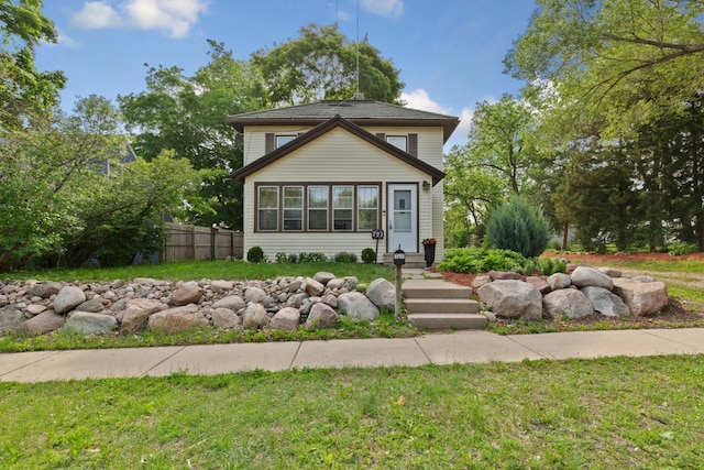 721 1st St N, Waterville, MN 56096 - view of traditional-style house