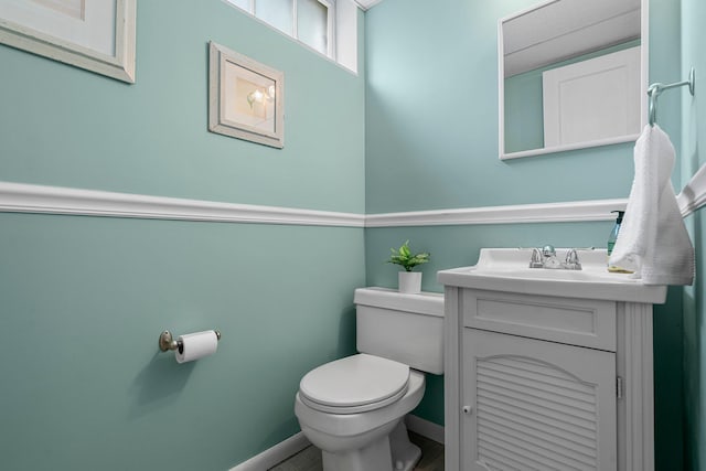 5625 Upton Ave S, Minneapolis, MN 55410 - half bath featuring toilet and vanity