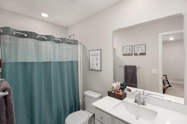 1212 Lower 143rd St E, Rosemount, MN 55068 - full bath featuring vanity, toilet, a shower with curtain, and recessed lighting