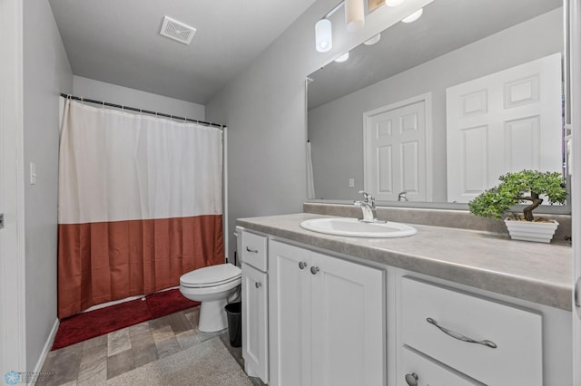 1546 68th Ave S, Fargo, ND 58104 - full bath with toilet, vanity, curtained shower, and baseboards