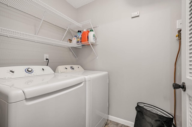 7674 Dunmore Rd, Woodbury, MN 55125 - laundry area featuring washer and dryer and baseboards