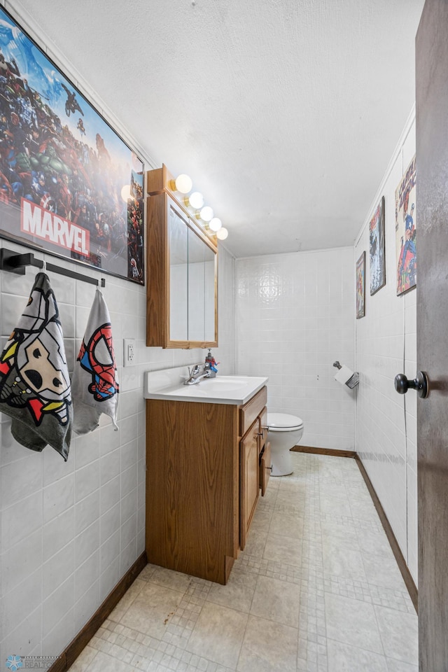 226 12th Ave W, West Fargo, ND 58078 - bathroom featuring vanity, tile walls, toilet, and a textured ceiling
