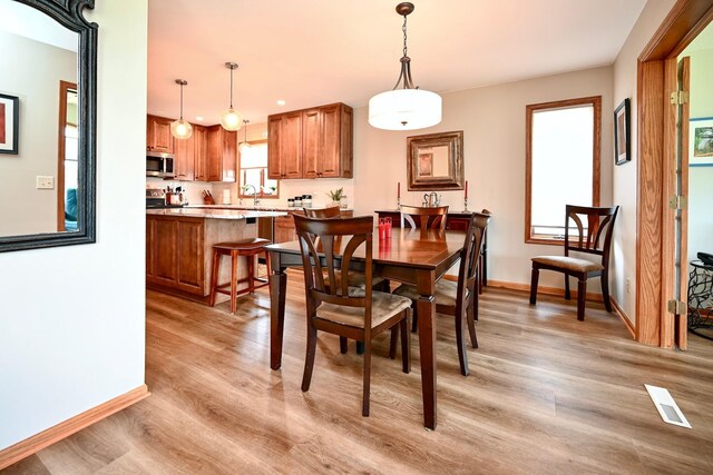 206 Skyline Hts, Wabasha, MN 55981 - dining space featuring light wood finished floors, baseboards, and recessed lighting