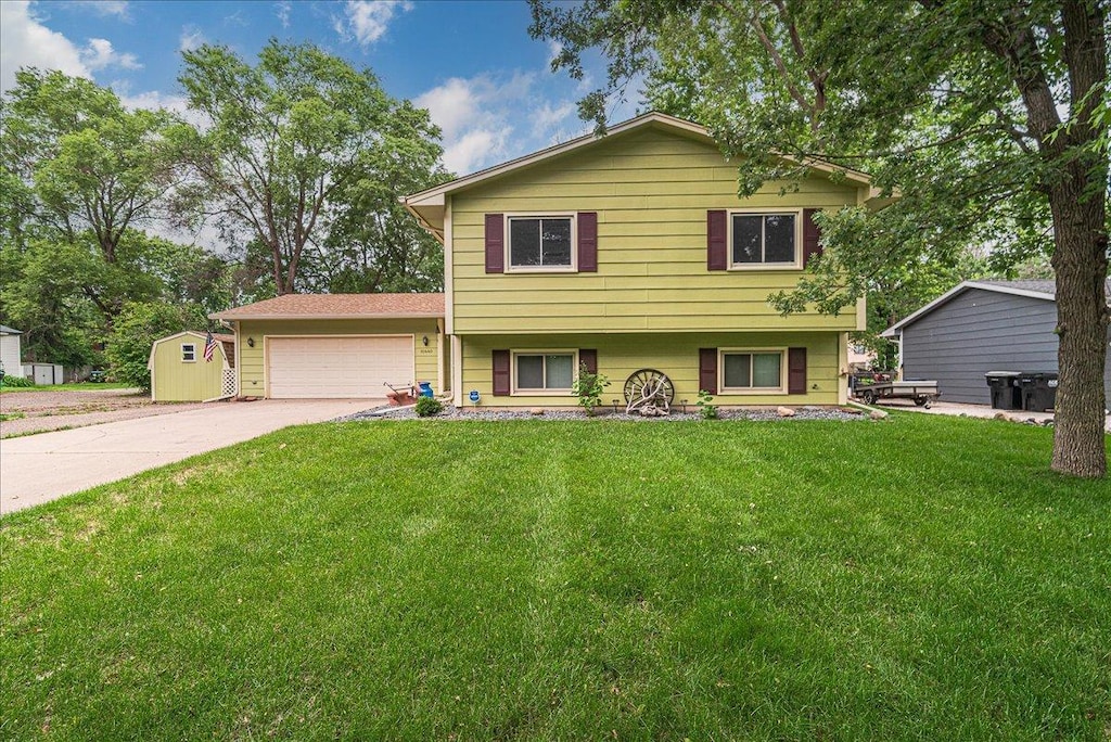10440 Hummingbird St NW, Coon Rapids, MN 55433 - photo 1