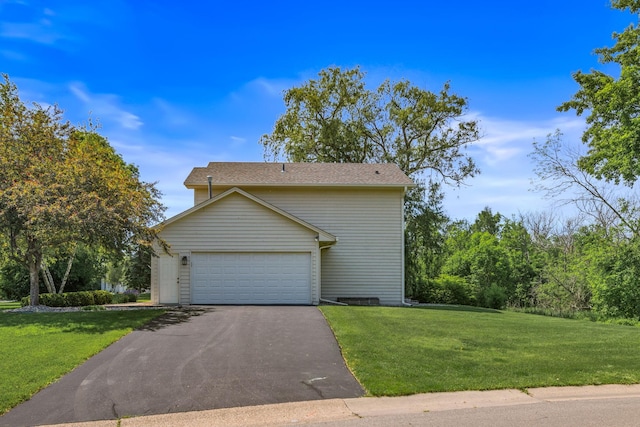 6260 Wessel Ct, Eden Prairie, MN 55346 - view of side of home with a lawn, driveway, and a garage