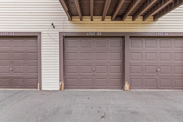 6303 84th Ct N, Brooklyn Park, MN 55445 - view of garage