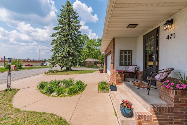 471 Tyrol Dr, Brainerd, MN 56401 - view of patio featuring driveway and a garage