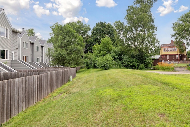 890 Hunt Pl, Saint Paul, MN 55114 - view of yard