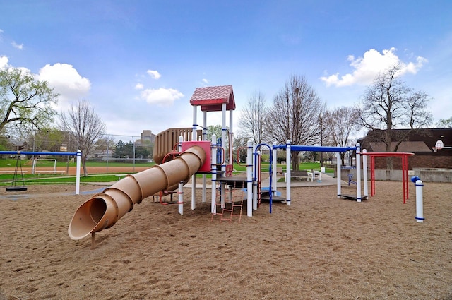 890 Hunt Pl, Saint Paul, MN 55114 - view of communal playground