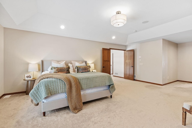 9256 Gateway Ln, Eden Prairie, MN 55347 - bedroom featuring light carpet, baseboards, and recessed lighting