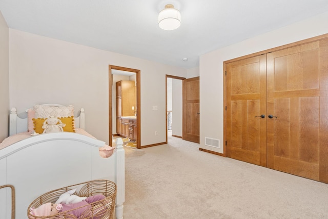 9256 Gateway Ln, Eden Prairie, MN 55347 - bedroom featuring light colored carpet, a closet, baseboards, and connected bathroom