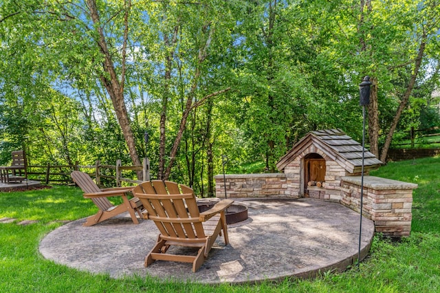 9256 Gateway Ln, Eden Prairie, MN 55347 - view of patio featuring a fire pit